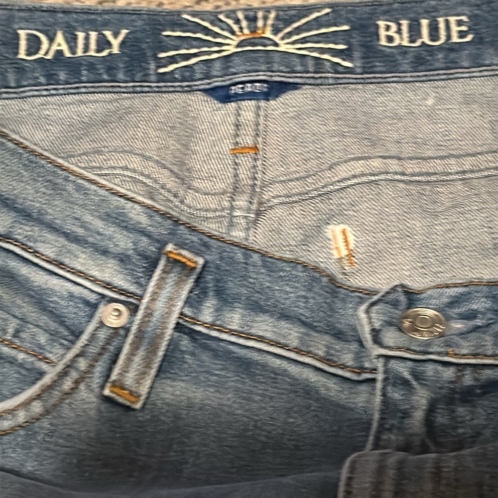 NWT Daily Blue Women’s Peace Mid-Rise Flare Leg Jeans Size 31 NWT 🎄🤶🎄 - Picture 4 of 10